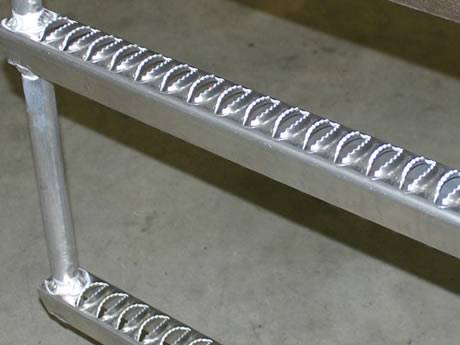 Ladder rungs safety grating with diamond-serrated opening for maximum traction.